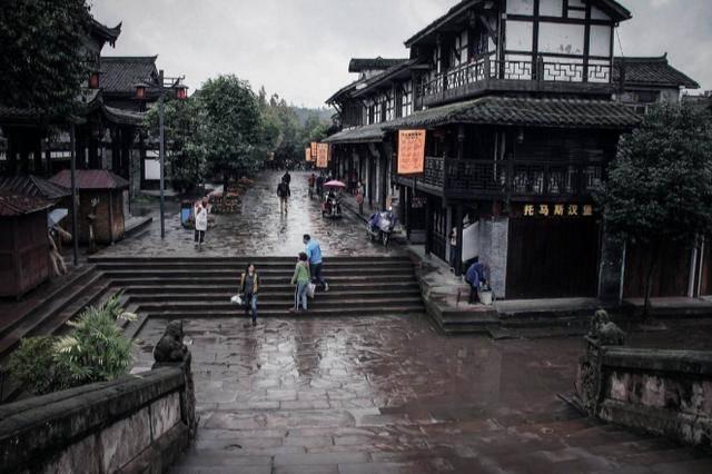 我骨股头摔断后，由于疫情原因被隔离7天后才置换手术，是不是延误了治疗，现在术后二周了刀口内部还是酸？